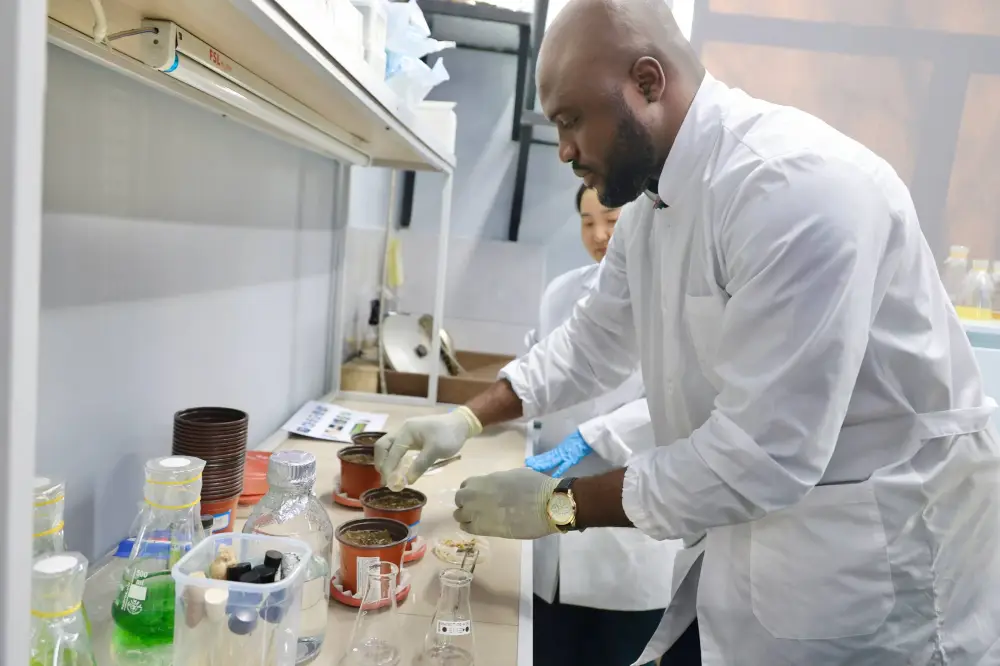 Научная разработка казахстанских ученых открывает путь к созданию новых биоудобрений (5)