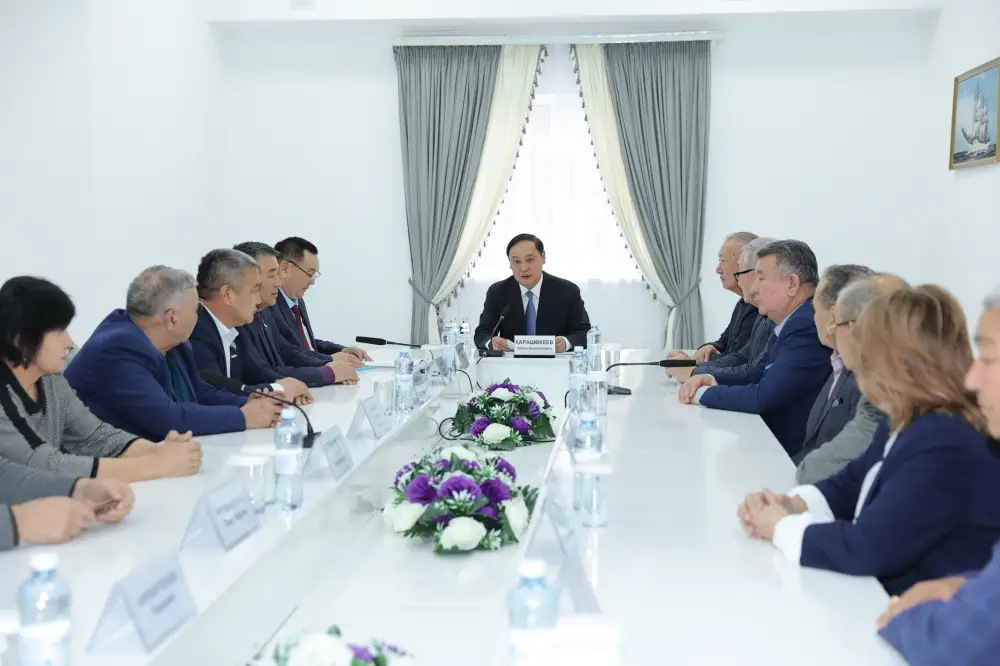 Ербол Карашукеев встретился с ветеранами Жамбылской области (7)