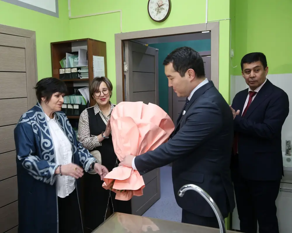 Алматинскую учительницу химии поздравили с попаданием в топ-50 Global Teacher Prize (2)