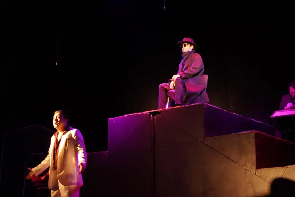 «Закон и порядок»: в Астане поставили спектакль «Екі ғұмыр» (6)