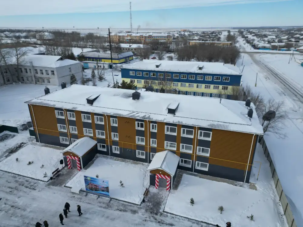 В Аулиеколе новосёлам вручили ключи от новых квартир (6)