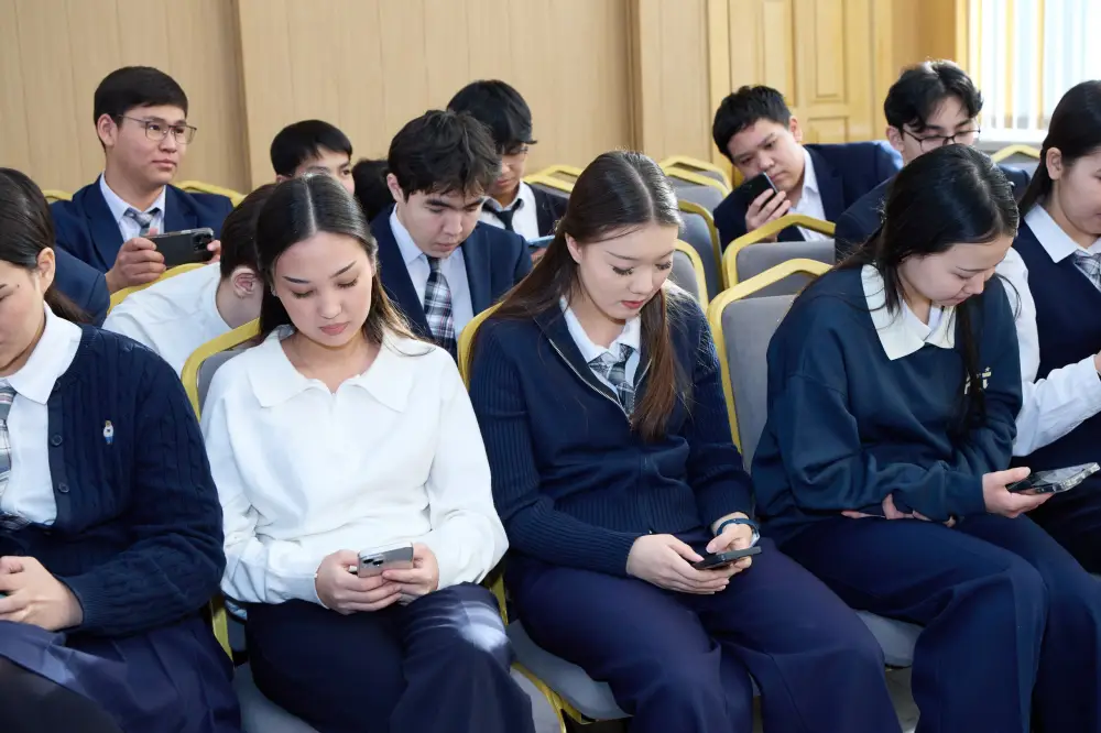 В рамках AI-Sana запущен ИИ-агент для профориентации школьников (6)