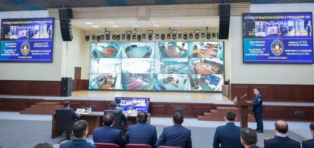 В МВД прошло совещание с участием заместителя Премьер-Министра Министра искусственного интеллекта и цифрового развития Жаслана Мадиева и Министра внутренних дел Ержана Саденова. (4)