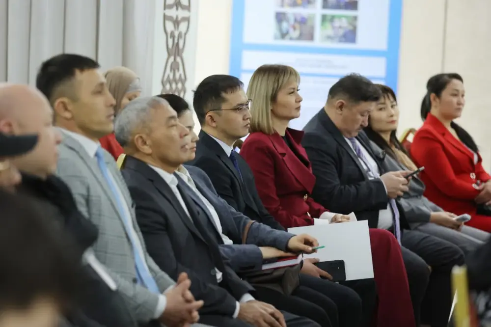 Ербол Карашукеев встретился с представителями НПО (7)