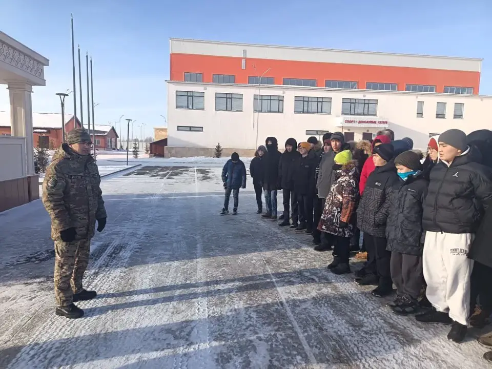 Будущие защитники Отечества ознакомились с деятельностью авиационной базы Национальной гвардии (3)