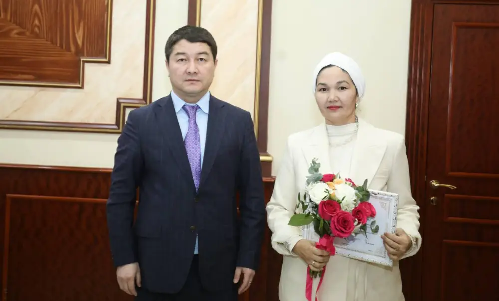 Аким Мангистауской области обсудил конституционные реформы РК с представителями культуры и СМИ (3)