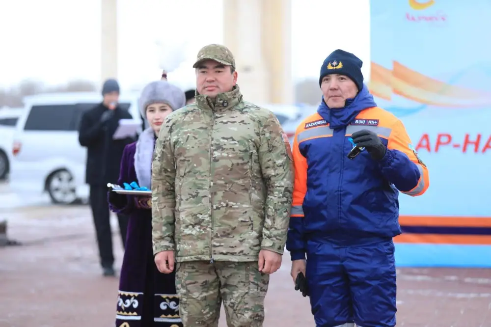 В Актобе службе по чрезвычайным ситуациям вручили ключи от новой техники (8)