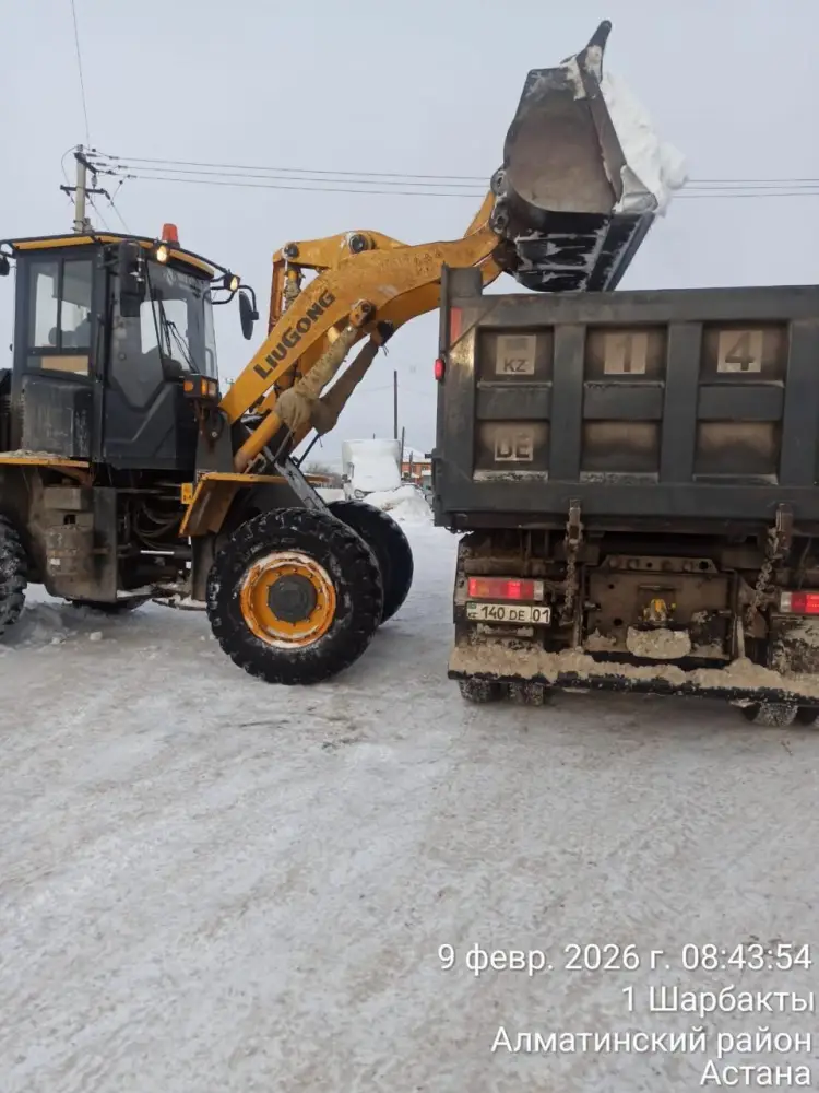 Около двух тысяч дорожных рабочих задействовано в снегоуборке в Астане (6)