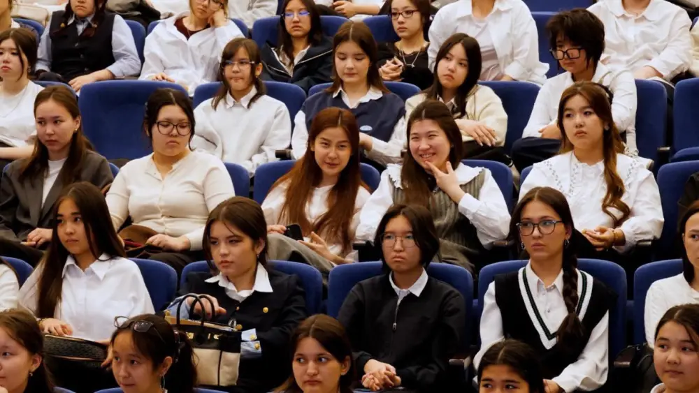 «Закон и порядок»: в Астане прошла профилактическая встреча для школьников (7)