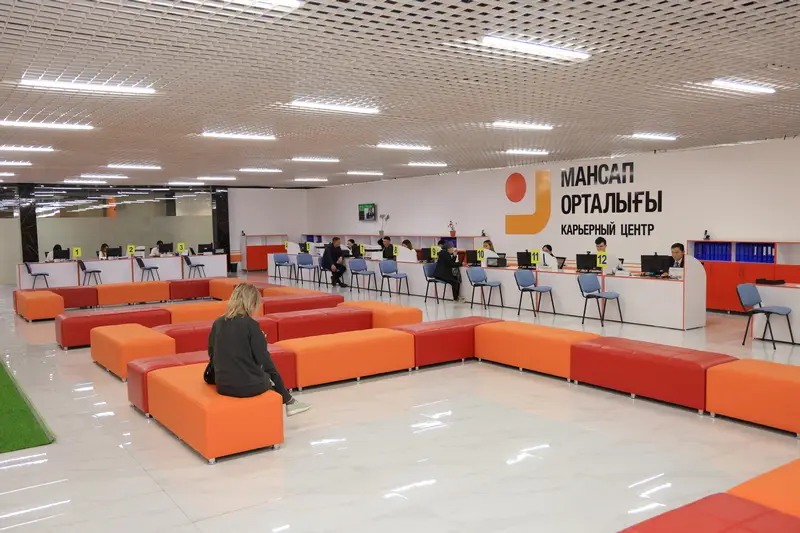 В Карьерном центре Караганды консультируют жителей по вопросам занятости и социальной поддержки (2)