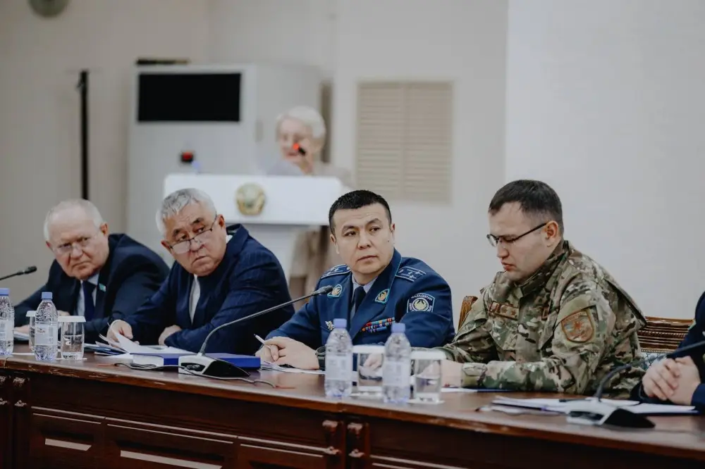 На заседании акимата рассмотрели два приоритетных вопроса - дальнейшнего социально-экономическое развитие региона и подготовку к паводковому периоду (10)