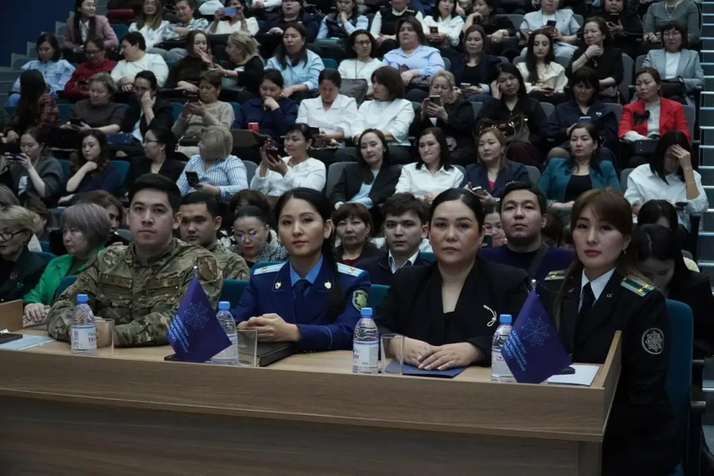 «Закон и порядок»: в Астане прошел форум на тему финансовой и цифровой безопасности (9)