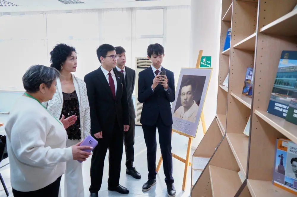 Юные ученые Астаны изучили наследие Ораза Жандосова (4)