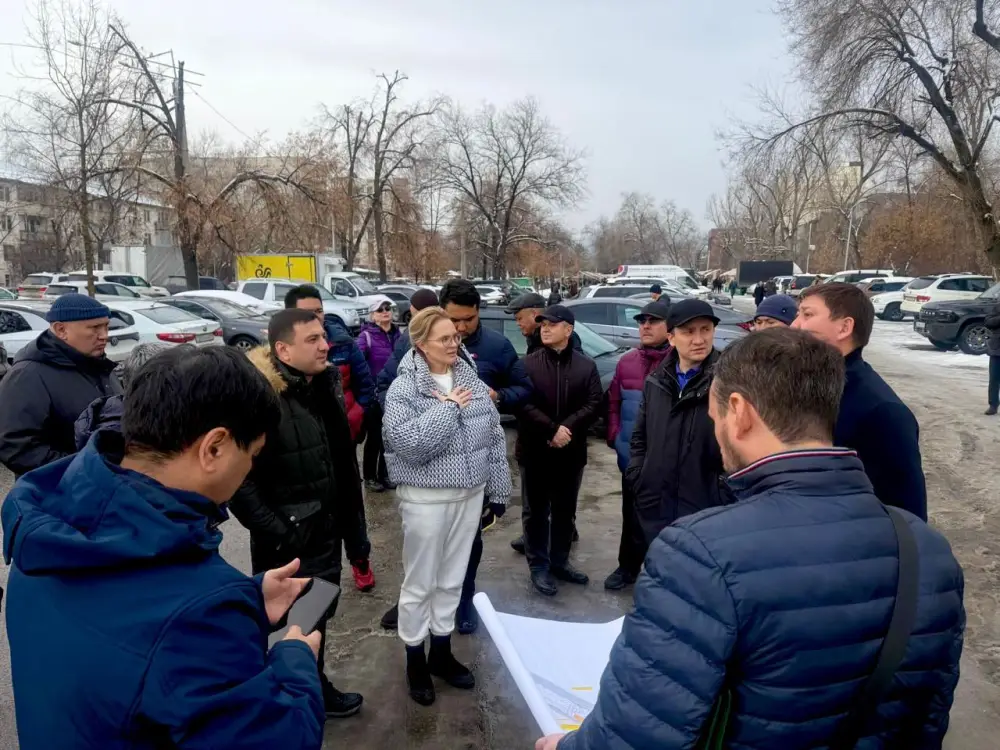 Заместитель акима Алматы проверил подготовку к расширению городских ярмарок и модернизации социальных павильонов (3)