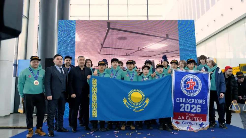 Чемпионы международного турнира Pee-Wee: молодые хоккеисты столицы вернулись домой (10)