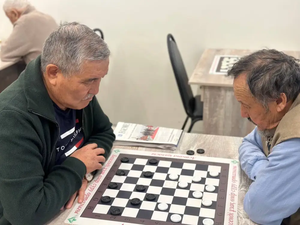 В Астане прошли соревнования по шашкам среди пенсионеров (2)