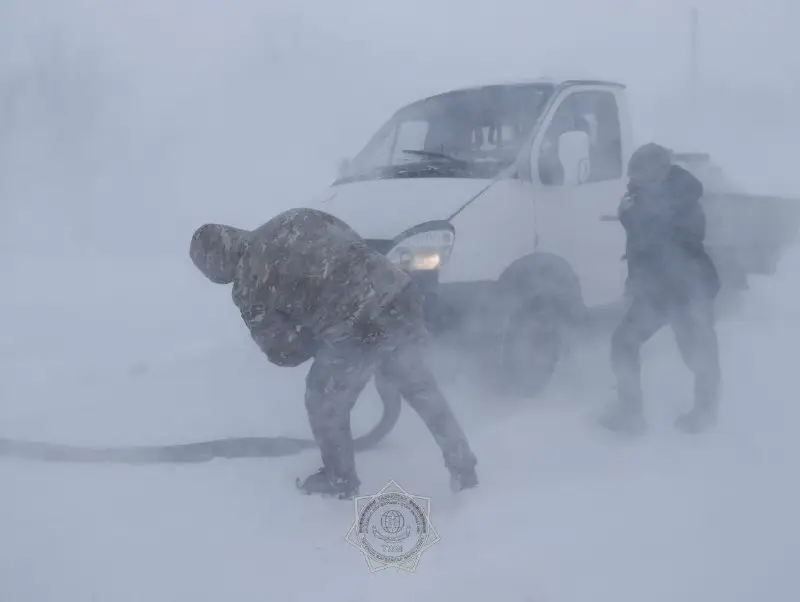 Спасатели МЧС Казахстана за прошедшие семь суток из снежных заносов спасли и эвакуировали 96 человек (2)