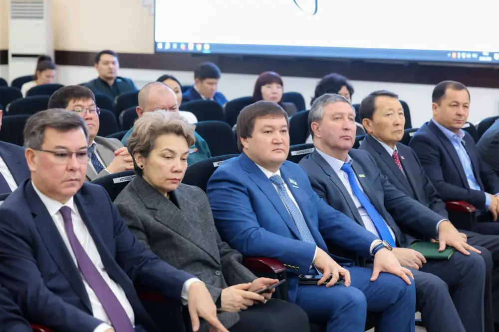 В АКИМАТЕ ШЫМКЕНТА ОБСУДИЛИ ПРОЕКТ НОВОЙ КОНСТИТУЦИИ РЕСПУБЛИКИ КАЗАХСТАН (5)