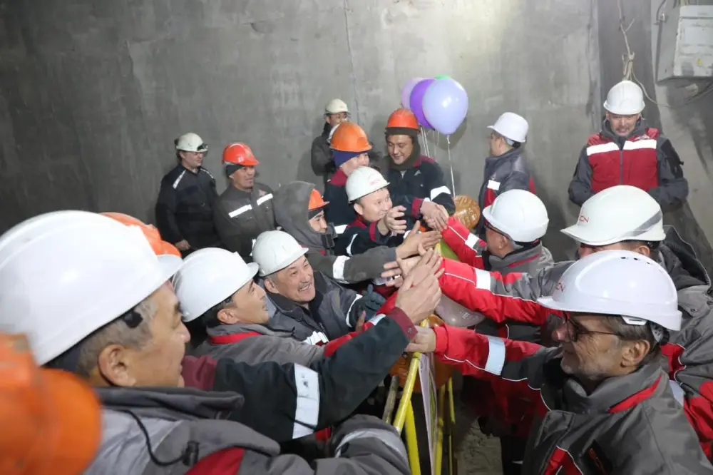 В Алматы завершена пробивка тоннелей до новой станции метро (3)