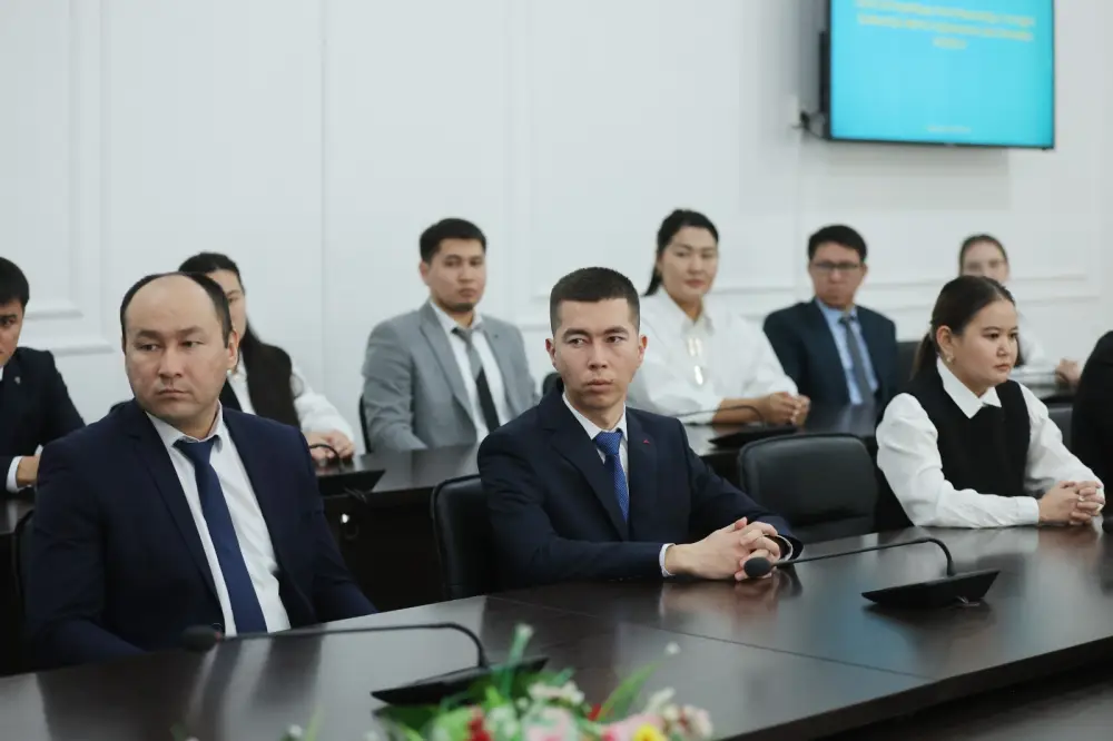 Конституционные реформы и роль молодежи: встреча акима области в Меркенском районе (6)