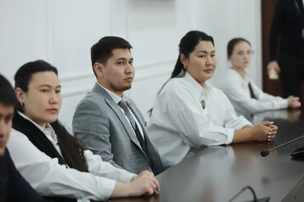 Конституционные реформы и роль молодежи: встреча акима области в Меркенском районе (5)