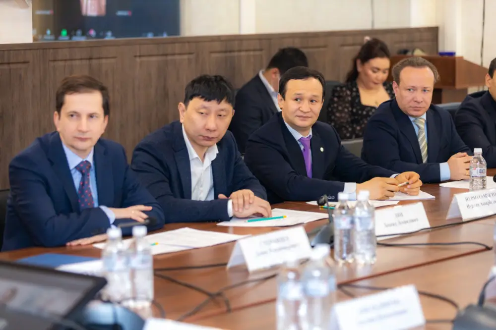 Арман Шаккалиев провёл первое заседание обновлённого Общественного совета (4)