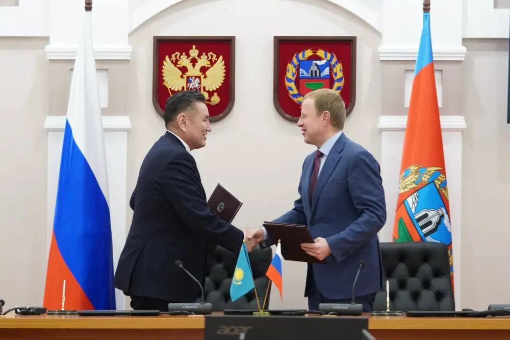 Двустороннее сотрудничество: между ВКО и Алтайским краем подписан протокол договорённостей (10)