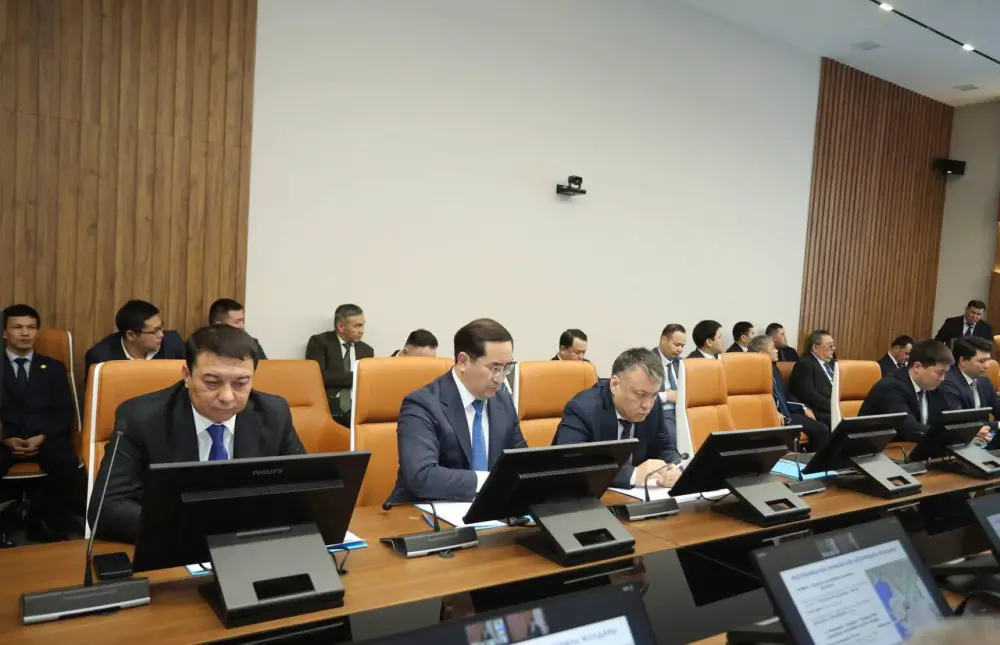 В акимате области обсудили ход развития сфер транспорта, торговли и туризма в регионе (2)