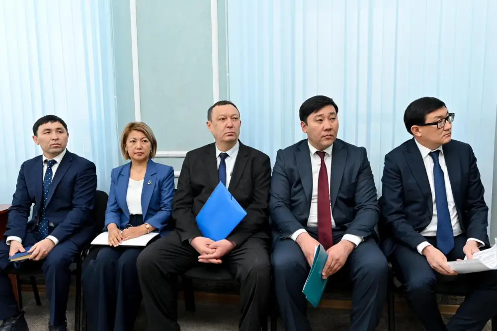 Аким области провел прием граждан по личным вопросам (5)