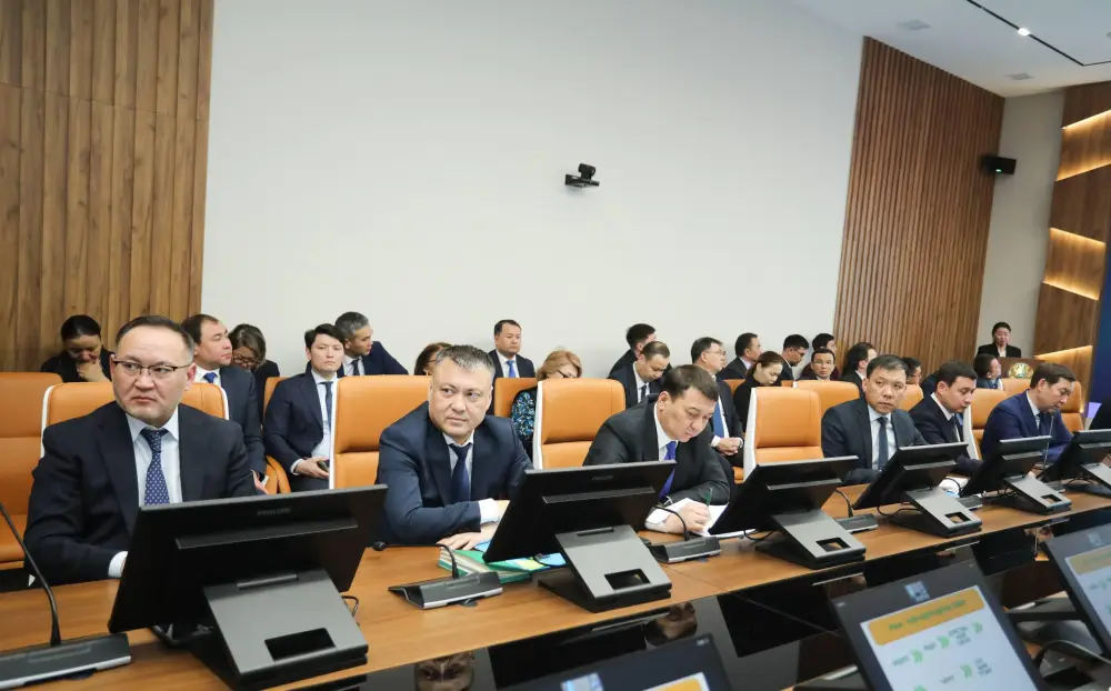 В акимате области рассмотрены вопросы санитарной безопасности, продовольственной стабильности и развития спортивной инфраструктуры (5)