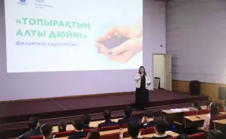 Участие студентов в обсуждении экологических проблем на показе документального фильма «Топырақтың алты дюймі»