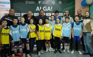 Караганда: школьники на футбольном поле как настоящие профи!