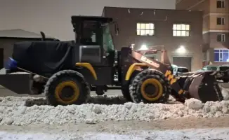 Снегопад в Астане: спецтехника против зимних бурь!
