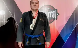 Успех сотрудника МЧС на международном турнире по BJJ подчеркивает развитие спорта и популяризацию единоборств в обществе.
