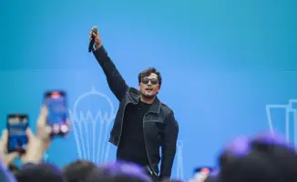 Тысячи молодых людей собрались на концерт в Астане в поддержку референдума