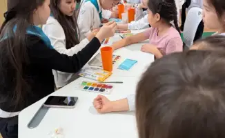 Выставка рисунков в Астане: борьба с наркотиками через искусство и образование