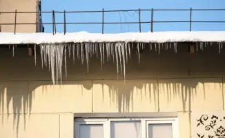 Контроль за очисткой крыш в Алматы: управляющие компании приступили к зимним мероприятиям