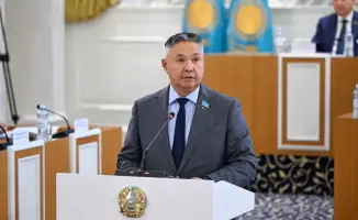 Азат Перуашев поддержал проект новой Конституции и предложил референдум