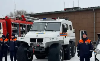 Асаин Байханов проверил новые пожарные автомобили и робота-спасателя в Павлодарской области