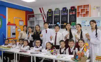 Макулатура на ура: школьники спасают природу!