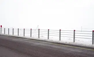 Тросы на дороге: безопасность в зимних условиях!