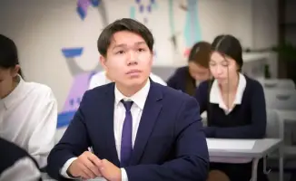 В Астане учащиеся сдают смартфоны перед занятиями: проект охватывает 40% школ города