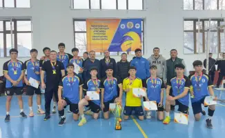 Команда Сайрамского района победила на областном чемпионате по волейболу среди юношей