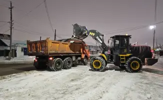 Акимат Астаны призывает жителей к осторожности на дорогах во время уборки снега