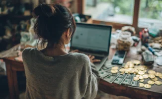 Финансовая пирамида на 25 миллиардов: запрет на въезд для Сабурова