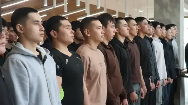 Весенний призыв: в Туркестанской области отправили первую команду новобранцев в Пограничную службу (3)