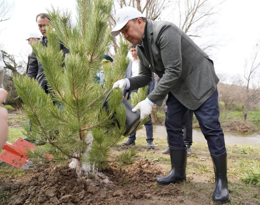 В ТУРКЕСТАНСКОЙ ОБЛАСТИ ПРОШЛА МАСШТАБНАЯ ЭКОАКЦИЯ ПО ОЧИСТКЕ РОДНИКОВ «МӨЛДІР БҰЛАҚ» (2)