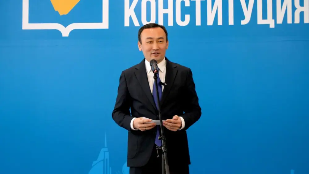 Масштабную акцию в поддержку новой Конституции накануне 8 марта провели в Астане (4)