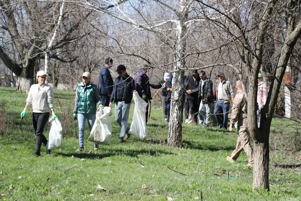 ТУРКЕСТАН: В ТЮЛЬКУБАССКОМ РАЙОНЕ В РАМКАХ АКЦИИ «МӨЛДІР БҰЛАҚ» РАСЧИЩЕНО БОЛЕЕ 40 РОДНИКОВ (2)