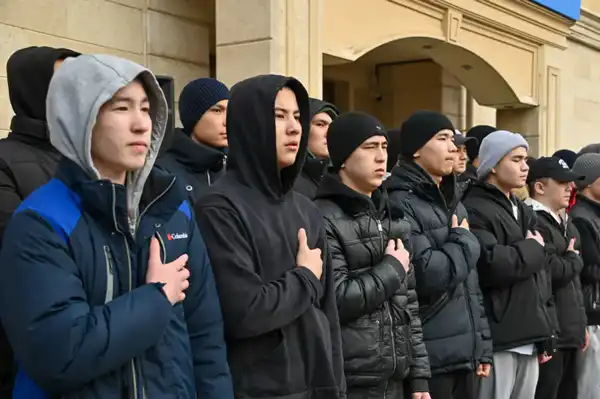 Весенний призыв: в Астане и в регионах проводили первых новобранцев на срочную воинскую службу (3)